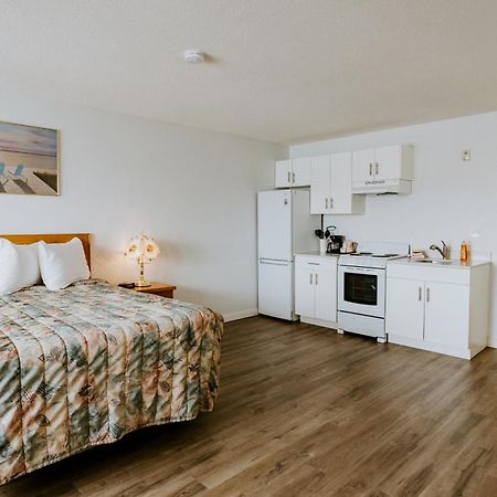 Western Budget Plus Mosaic Suites Penhold Exterior foto