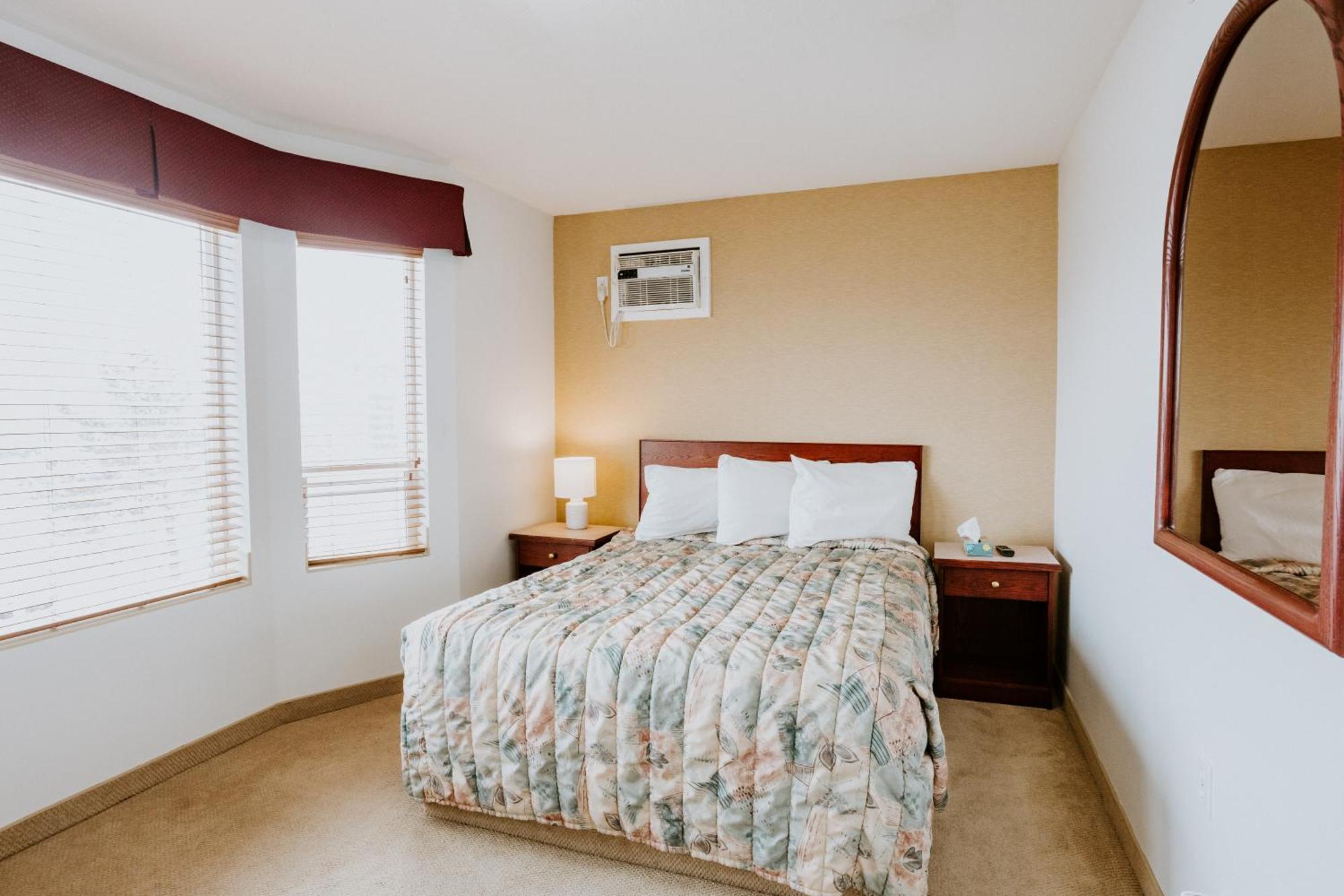 Western Budget Plus Mosaic Suites Penhold Exterior foto