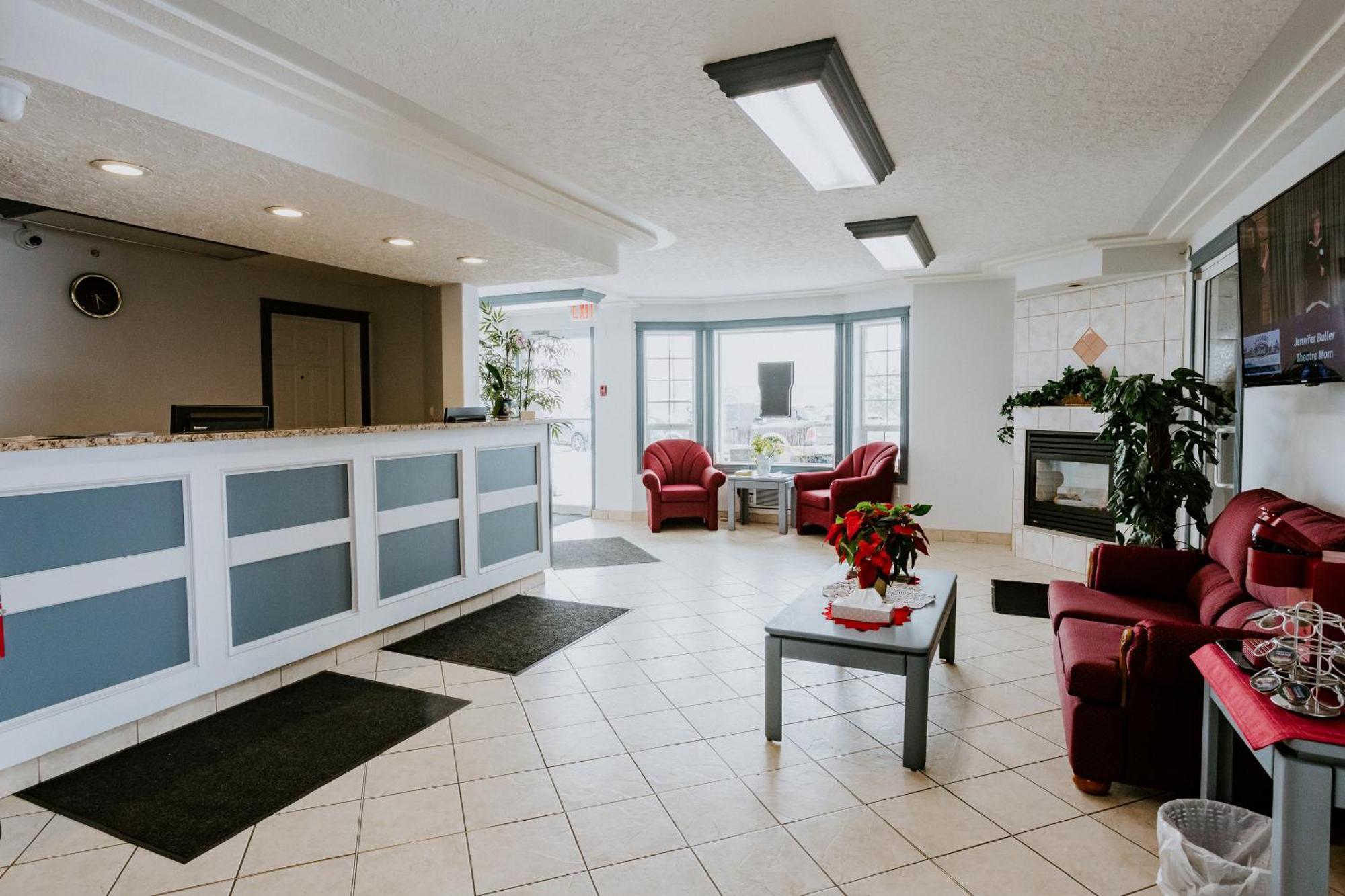 Western Budget Plus Mosaic Suites Penhold Exterior foto
